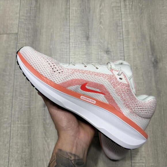 Nike Air Winflo 11 Sail Bright Crimson Running FJ9510-105 Size 10 Women - Picture 2 of 7